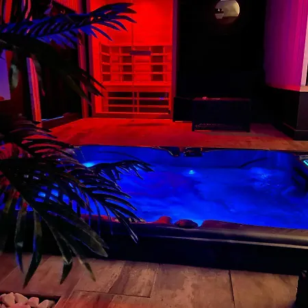 Love hotel La Jacuzzi Et Sauna Privatif