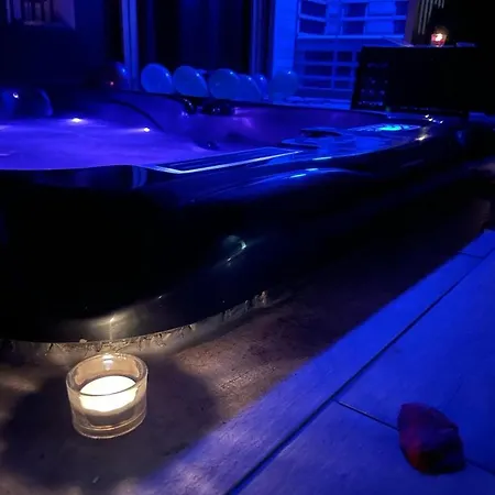 Love hotel La Jacuzzi Et Sauna Privatif