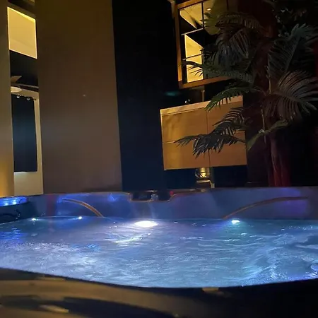 La Jacuzzi Et Sauna Privatif