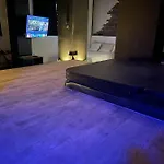 La Jacuzzi Et Sauna Privatif ラブホテル