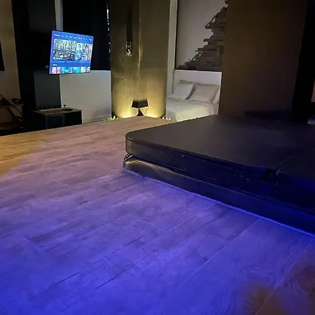 La Jacuzzi Et Sauna Privatif ラブホテル