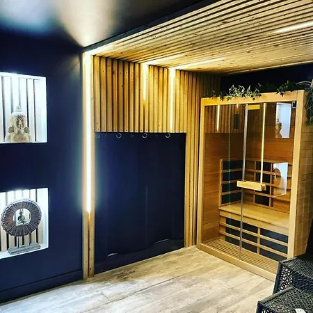 La Jacuzzi Et Sauna Privatif ラブホテル *